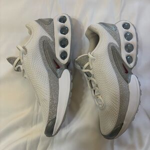 Nike Air Max DN Silver Glitter Sneakers New , Never Worn Woman’s Size 8.5